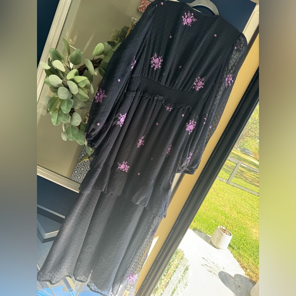 Beautiful dress only - Picture 2 of 3